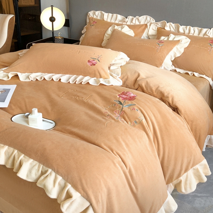 91家纺网 家纺一手货源 找家纺 7V 2024新款韩版花边牛奶绒刺绣四件套8斤多加厚牛奶绒面料法兰绒宝宝绒 偏爱-浅驼