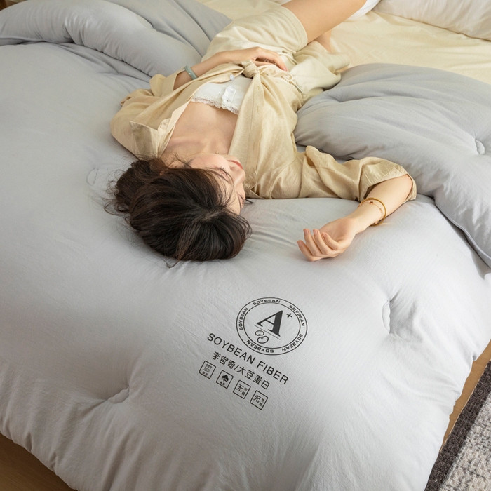 91家纺网 家纺一手货源 找家纺 被靠被 2023新款原棉贡缎提花李官奇填充大豆被子春秋被芯冬被子母被 灰色