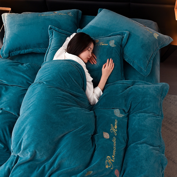 91家纺网 家纺一手货源 找家纺 瑞驰家纺 2023新款A类达标加厚保暖婴儿绒四件套 艾丽莎系列 艾丽莎-深湖绿