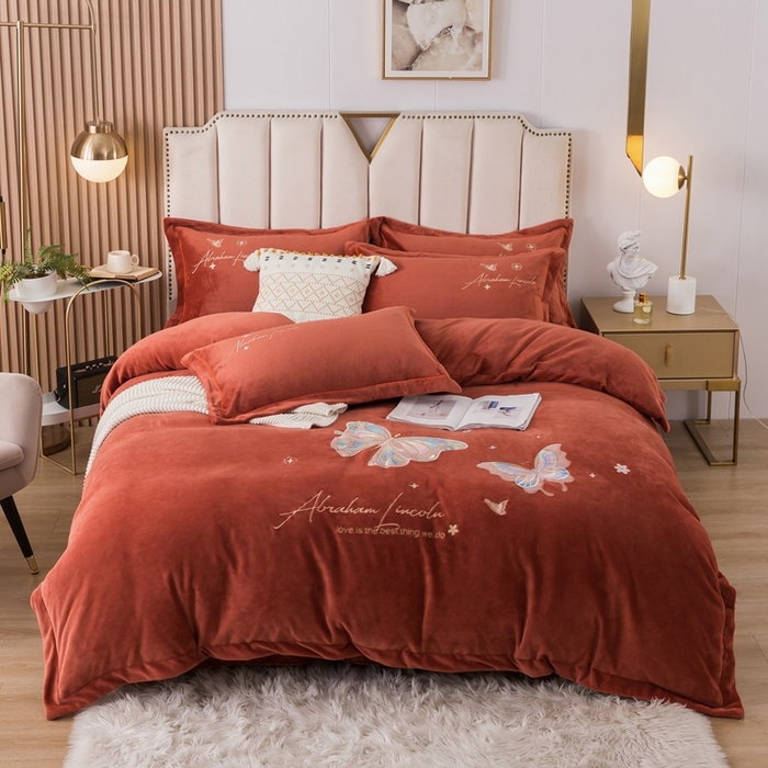 91家纺网 家纺一手货源 找家纺 找底底家纺 2023款220克全消光重工刺绣纯色牛奶绒四件套-蝶舞花开 蝶舞花开-桔红