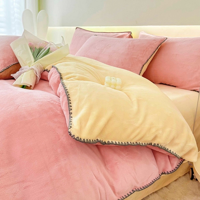 91家纺网 家纺一手货源 找家纺 迷仙巢家纺 2023新款贝壳绒四件套 粉玉加奶油黄