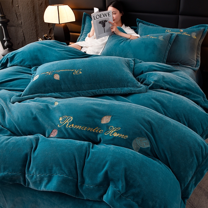 91家纺网 家纺一手货源 找家纺 瑞驰家纺 2023新款A类达标加厚保暖婴儿绒四件套 艾丽莎系列 艾丽莎-深湖绿