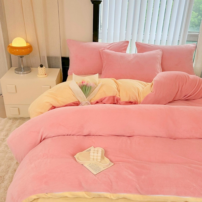 91家纺网 家纺一手货源 找家纺 迷仙巢家纺 2023新款双拼牛奶绒四件套 玉加奶油黄