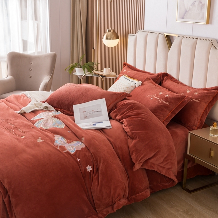 91家纺网 家纺一手货源 找家纺 找底底家纺 2023款220克全消光重工刺绣纯色牛奶绒四件套-蝶舞花开 蝶舞花开-桔红