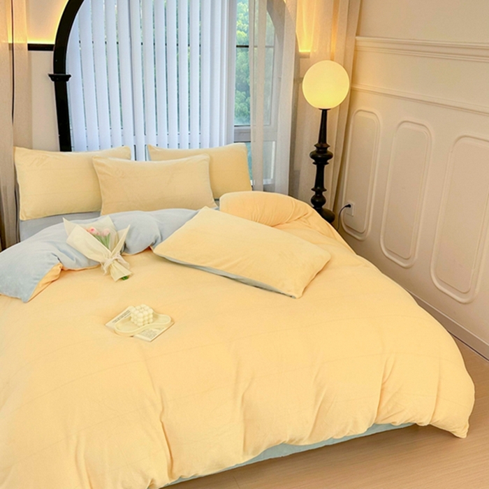 91家纺网 家纺一手货源 找家纺 迷仙巢家纺 2023新款双拼牛奶绒四件套 奶油黄加天空蓝