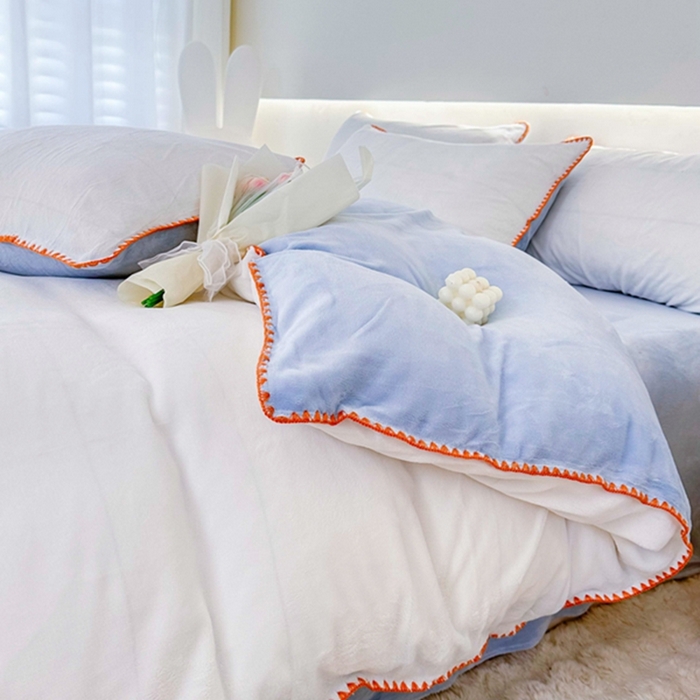 91家纺网 家纺一手货源 找家纺 迷仙巢家纺 2023新款贝壳绒四件套 白加天空蓝