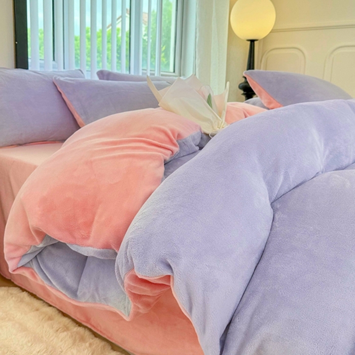 91家纺网 家纺一手货源 找家纺 迷仙巢家纺 2023新款双拼牛奶绒四件套 浅紫加玉