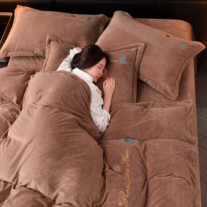 91家纺网 家纺一手货源 找家纺 瑞驰家纺 2023新款A类达标加厚保暖婴儿绒四件套 艾丽莎系列 艾丽莎-卡其