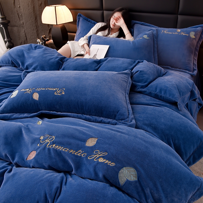 91家纺网 家纺一手货源 找家纺 瑞驰家纺 2023新款A类达标加厚保暖婴儿绒四件套 艾丽莎系列 艾丽莎-宾利蓝