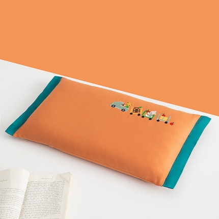 91家纺网 家纺一手货源 找家纺 2023年新款枕芯 60支长绒棉儿童羽丝绒荞麦枕小火车系列30*50