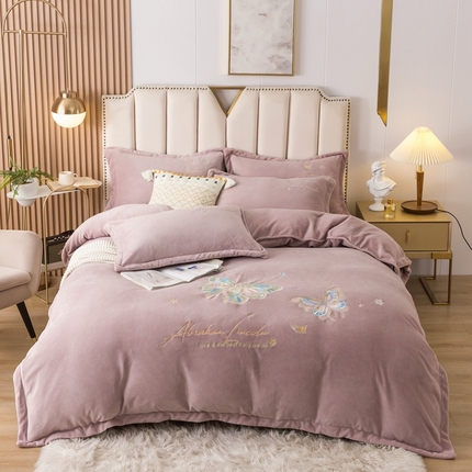 91家纺网 家纺一手货源 找家纺 （总）找底底家纺 2023款220克全消光重工刺绣纯色牛奶绒四件套-蝶舞花开