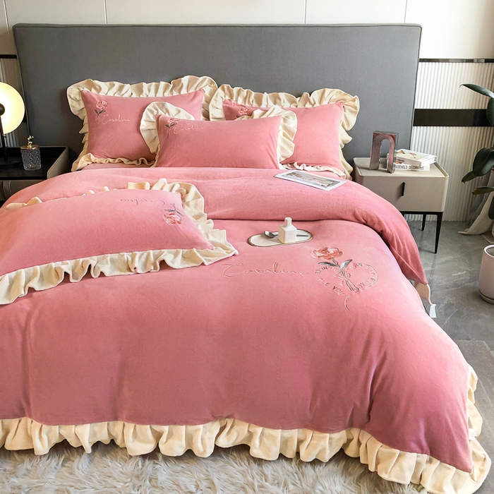 91家纺网 家纺一手货源 找家纺 7V 2024新款韩版花边牛奶绒刺绣四件套8斤多加厚牛奶绒面料法兰绒宝宝绒 偏爱-浅粉