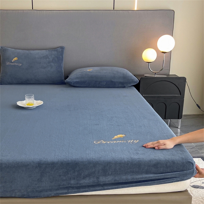 91家纺网 家纺一手货源 找家纺 （总）古吉梦 2023新款牛奶绒刺绣床笠-羽梦