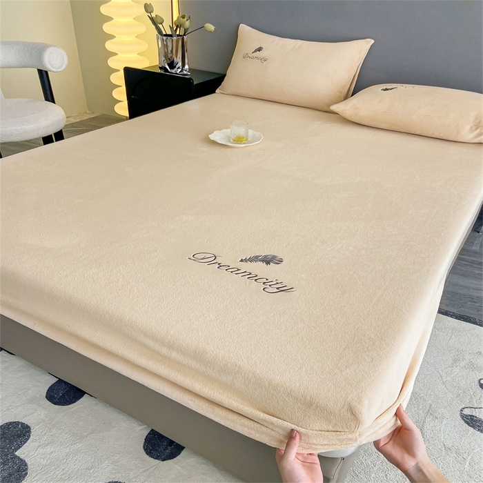 91家纺网 家纺一手货源 找家纺 古吉梦 2023新款牛奶绒刺绣床笠-羽梦 羽梦-香槟