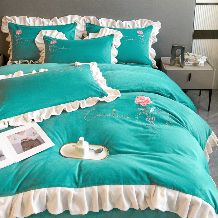 91家纺网 家纺一手货源 找家纺 7V 2024新款韩版花边牛奶绒刺绣四件套8斤多加厚牛奶绒面料法兰绒宝宝绒 偏爱-雾绿