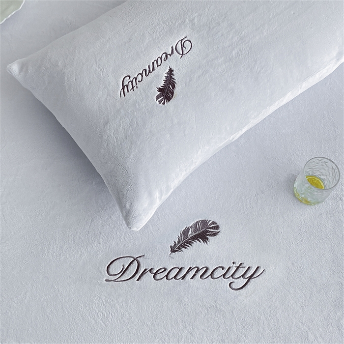 91家纺网 家纺一手货源 找家纺 古吉梦 2023新款牛奶绒刺绣床笠-羽梦 羽梦-星辰灰