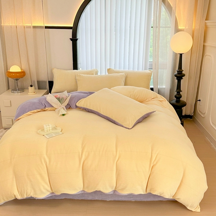 91家纺网 家纺一手货源 找家纺 迷仙巢家纺 2023新款双拼牛奶绒四件套 奶油黄加浅紫