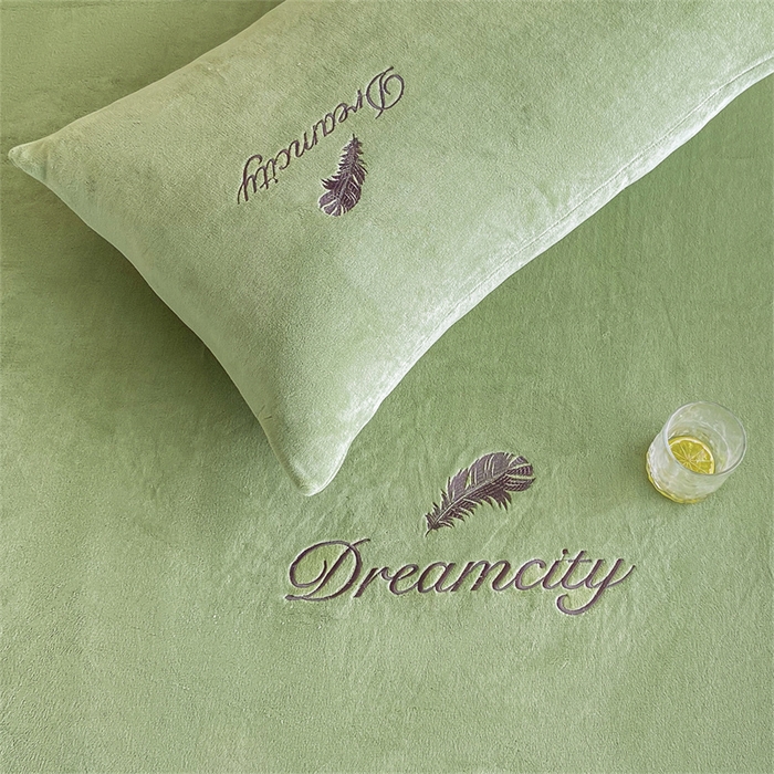 91家纺网 家纺一手货源 找家纺 古吉梦 2023新款牛奶绒刺绣床笠-羽梦 羽梦-月白绿