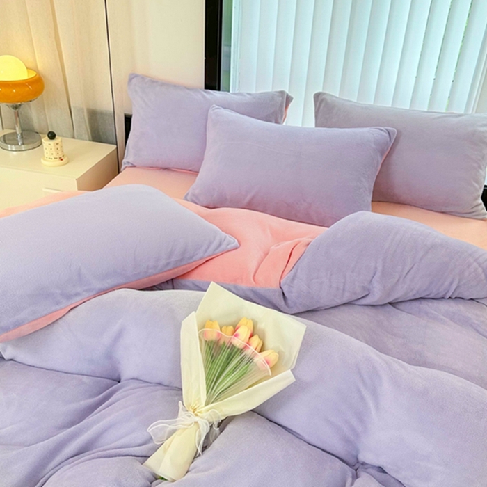 91家纺网 家纺一手货源 找家纺 迷仙巢家纺 2023新款双拼牛奶绒四件套 浅紫加玉