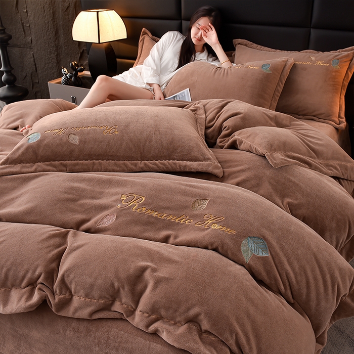 91家纺网 家纺一手货源 找家纺 瑞驰家纺 2023新款A类达标加厚保暖婴儿绒四件套 艾丽莎系列 艾丽莎-卡其