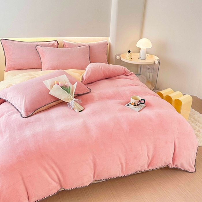 91家纺网 家纺一手货源 找家纺 迷仙巢家纺 2023新款贝壳绒四件套 粉玉加奶油黄