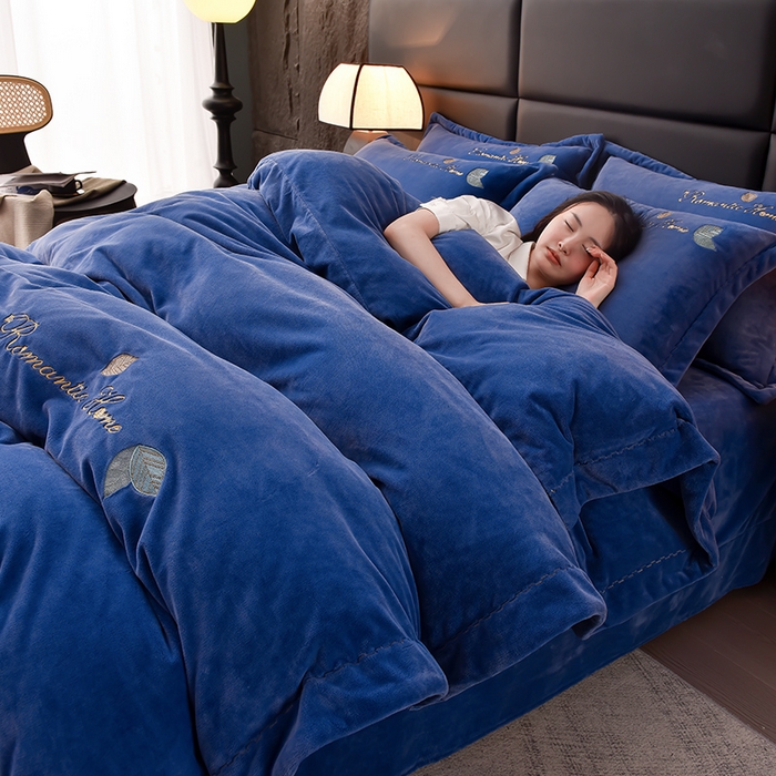 91家纺网 家纺一手货源 找家纺 瑞驰家纺 2023新款A类达标加厚保暖婴儿绒四件套 艾丽莎系列 艾丽莎-宾利蓝