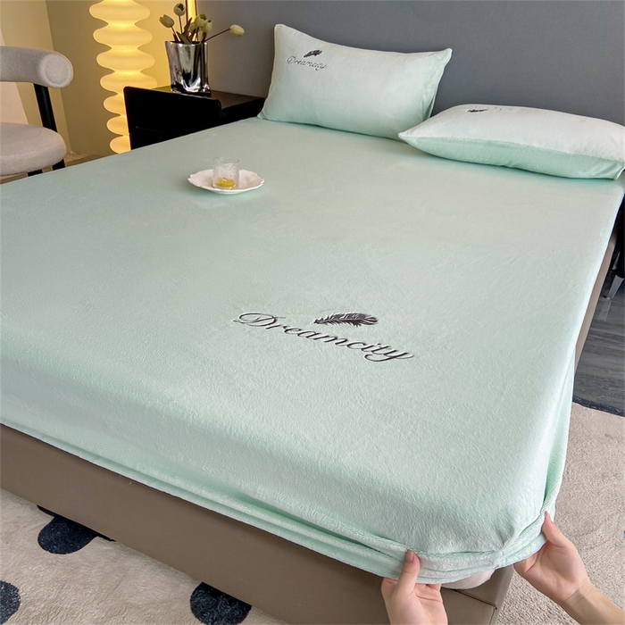 91家纺网 家纺一手货源 找家纺 古吉梦 2023新款牛奶绒刺绣床笠-羽梦 羽梦-清澈蓝