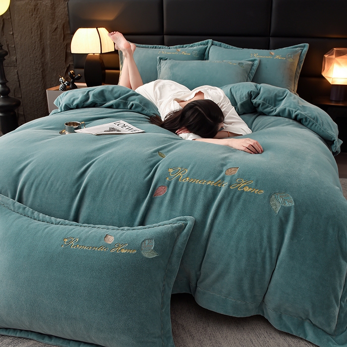 91家纺网 家纺一手货源 找家纺 瑞驰家纺 2023新款A类达标加厚保暖婴儿绒四件套 艾丽莎-叶脉绿