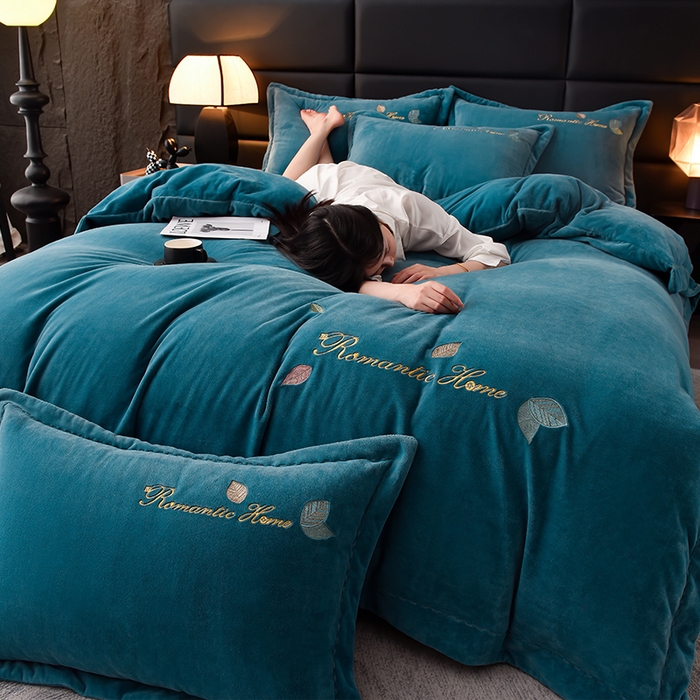 91家纺网 家纺一手货源 找家纺 瑞驰家纺 2023新款A类达标加厚保暖婴儿绒四件套 艾丽莎系列 艾丽莎-深湖绿