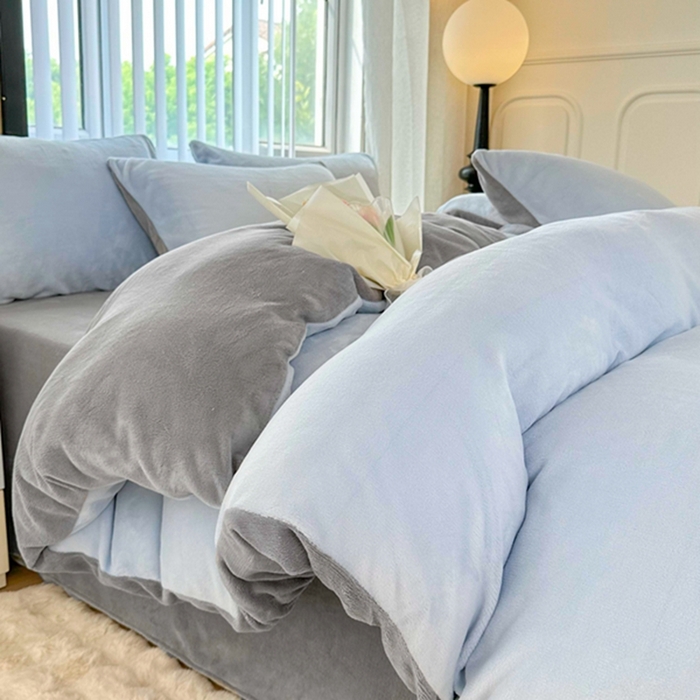 91家纺网 家纺一手货源 找家纺 迷仙巢家纺 2023新款双拼牛奶绒四件套 天空蓝加灰