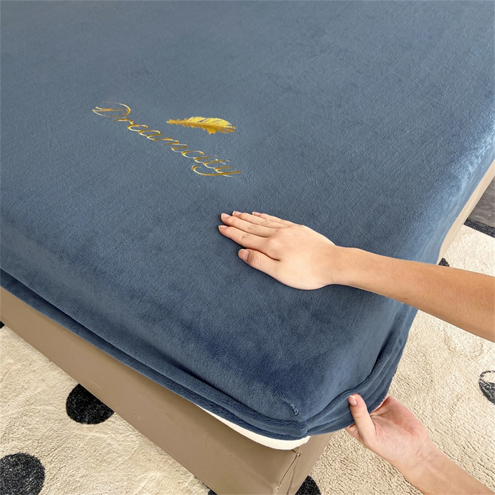 91家纺网 家纺一手货源 找家纺 古吉梦 2023新款牛奶绒刺绣床笠-羽梦 羽梦-宝石蓝