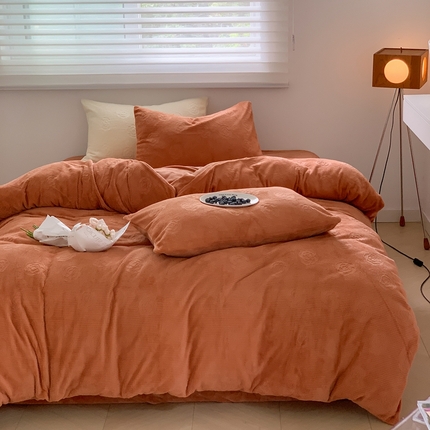 91家纺网 家纺一手货源 找家纺 六巷胡同 2023新款小香风山茶花华夫格牛奶绒四件套 山茶花-焦糖棕