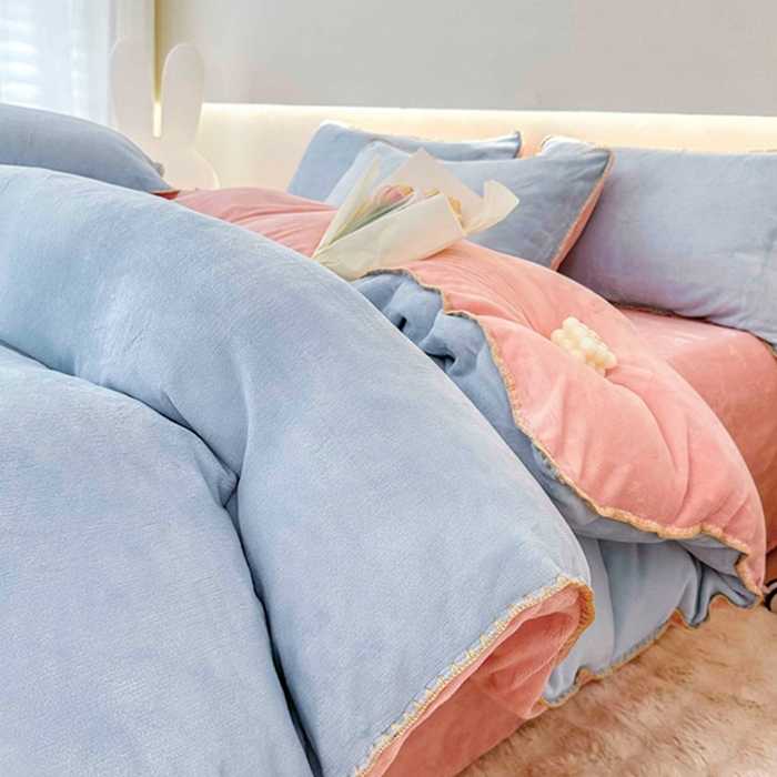 91家纺网 家纺一手货源 找家纺 迷仙巢家纺 2023新款贝壳绒四件套 天空蓝加粉玉