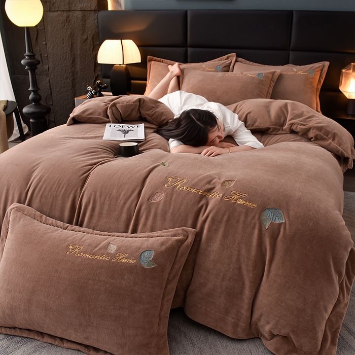 91家纺网 家纺一手货源 找家纺 瑞驰家纺 2023新款A类达标加厚保暖婴儿绒四件套 艾丽莎系列 艾丽莎-卡其