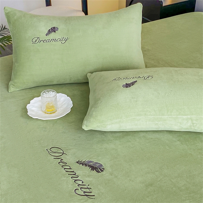 91家纺网 家纺一手货源 找家纺 古吉梦 2023新款牛奶绒刺绣床笠-羽梦 羽梦-月白绿