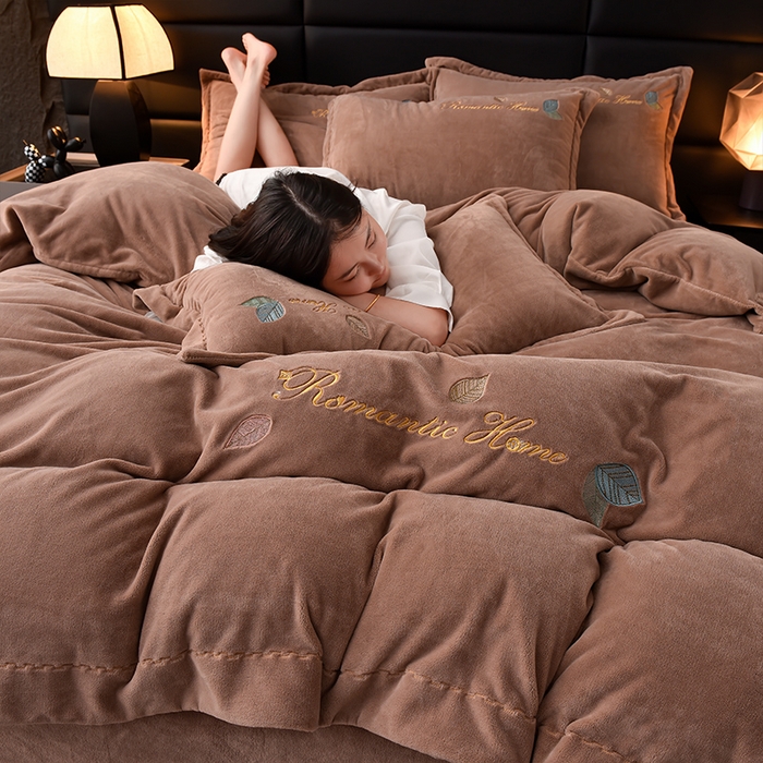 91家纺网 家纺一手货源 找家纺 瑞驰家纺 2023新款A类达标加厚保暖婴儿绒四件套 艾丽莎系列 艾丽莎-卡其