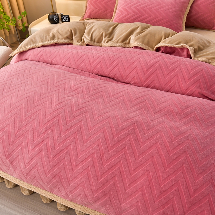 91家纺网 家纺一手货源 找家纺 星窝家纺 2023直播电商爆款高克重9斤加厚雕花绒牛奶绒四件套 格调豆沙