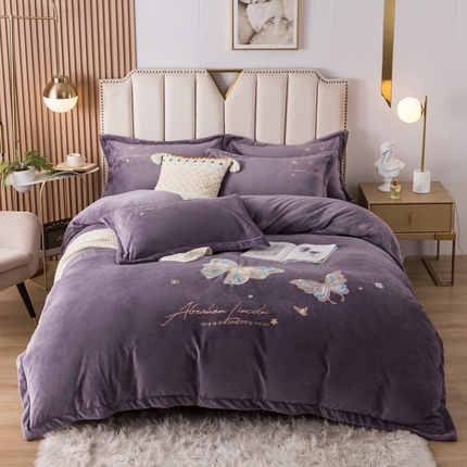 91家纺网 家纺一手货源 找家纺 （总）找底底家纺 2023款220克全消光重工刺绣纯色牛奶绒四件套-蝶舞花开