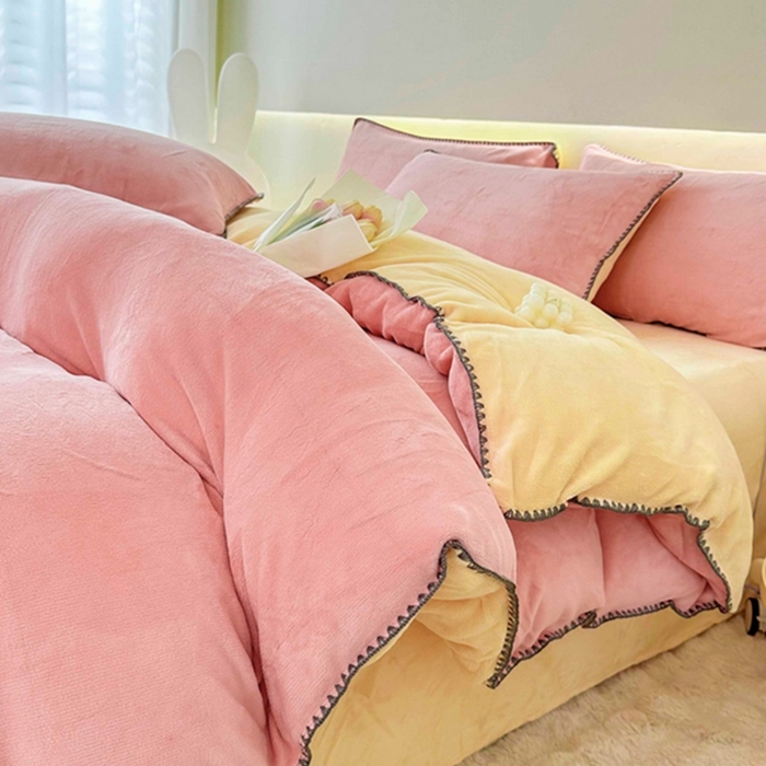 91家纺网 家纺一手货源 找家纺 迷仙巢家纺 2023新款贝壳绒四件套 粉玉加奶油黄