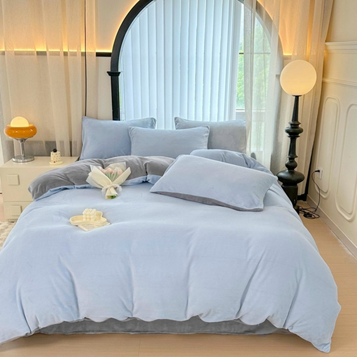91家纺网 家纺一手货源 找家纺 迷仙巢家纺 2023新款双拼牛奶绒四件套 天空蓝加灰