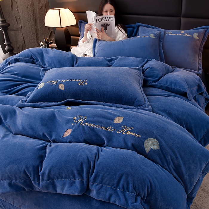 91家纺网 家纺一手货源 找家纺 瑞驰家纺 2023新款A类达标加厚保暖婴儿绒四件套 艾丽莎系列 艾丽莎-宾利蓝