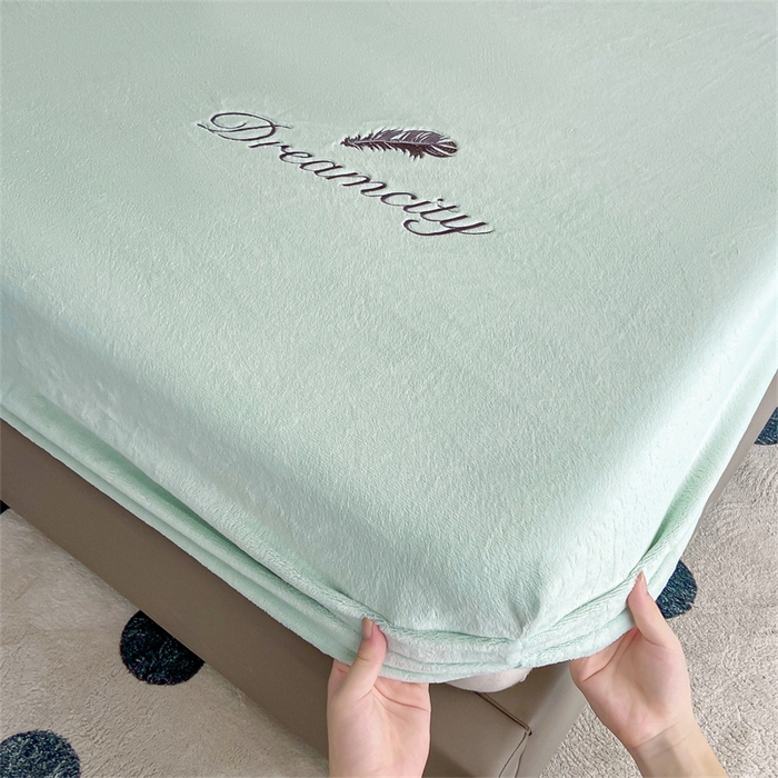 91家纺网 家纺一手货源 找家纺 古吉梦 2023新款牛奶绒刺绣床笠-羽梦 羽梦-清澈蓝