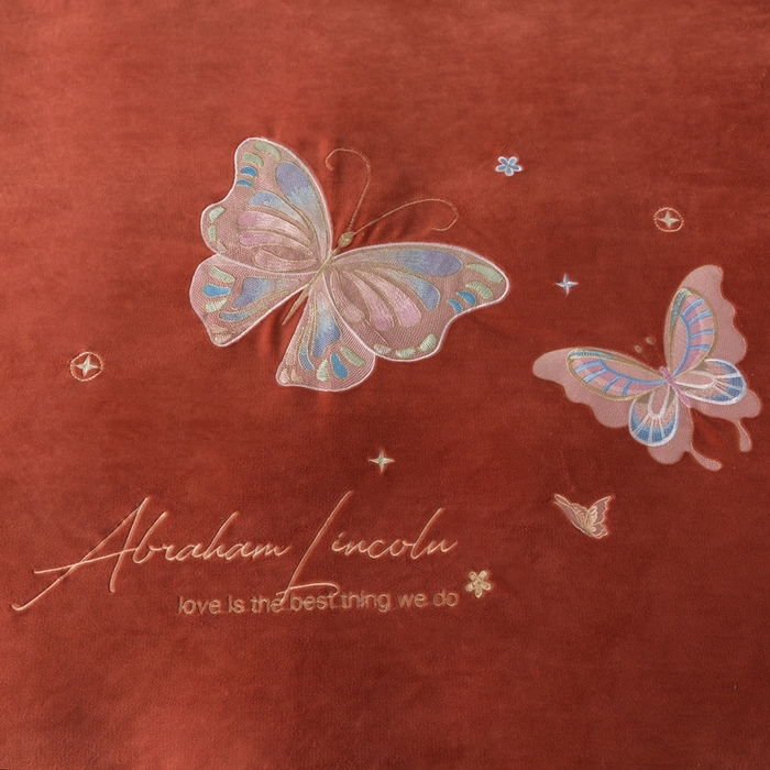 91家纺网 家纺一手货源 找家纺 找底底家纺 2023款220克全消光重工刺绣纯色牛奶绒四件套-蝶舞花开 蝶舞花开-桔红