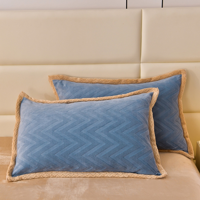 91家纺网 家纺一手货源 找家纺 星窝家纺 2023直播电商爆款高克重9斤加厚雕花绒牛奶绒四件套 格调蓝色