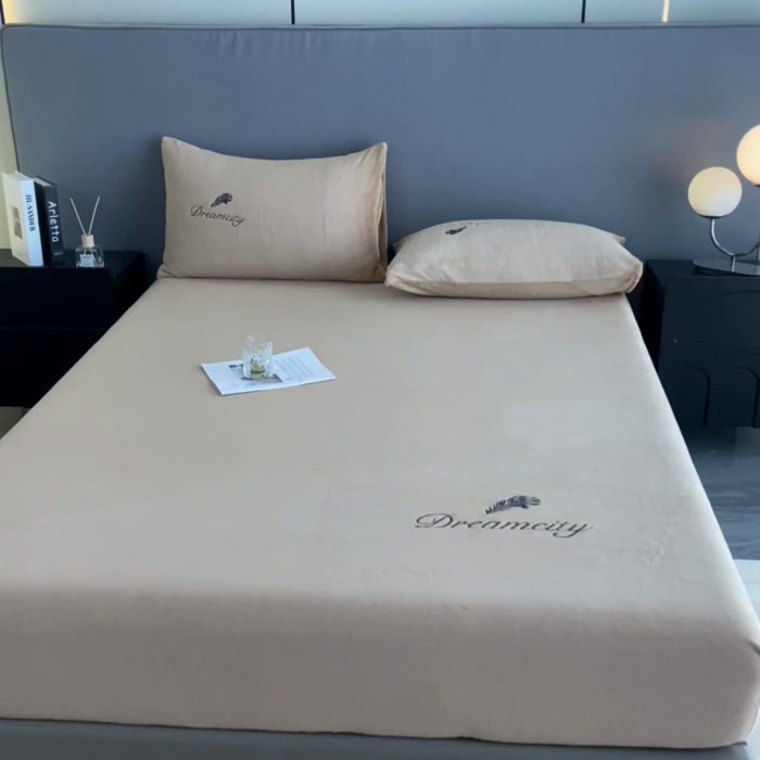 91家纺网 家纺一手货源 找家纺 古吉梦 2023新款牛奶绒刺绣床笠-羽梦 羽梦-香槟