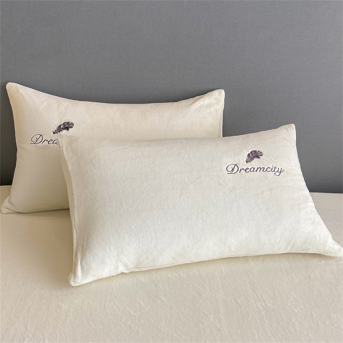 91家纺网 家纺一手货源 找家纺 古吉梦 2023新款牛奶绒刺绣床笠-羽梦 羽梦-奶芋色