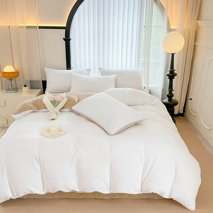 91家纺网 家纺一手货源 找家纺 迷仙巢家纺 2023新款双拼牛奶绒四件套 白加卡其