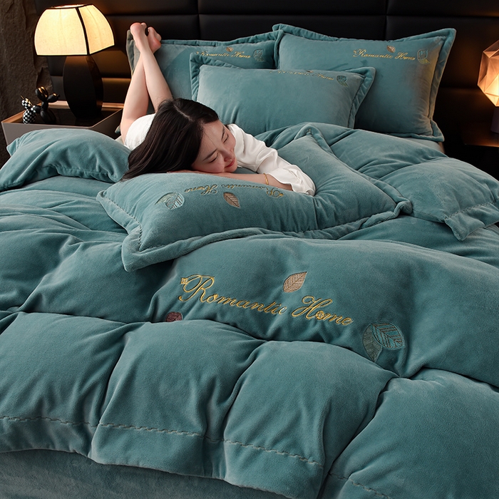 91家纺网 家纺一手货源 找家纺 瑞驰家纺 2023新款A类达标加厚保暖婴儿绒四件套 艾丽莎-叶脉绿