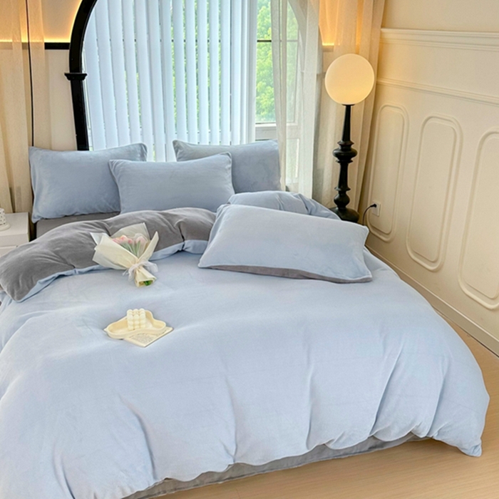 91家纺网 家纺一手货源 找家纺 迷仙巢家纺 2023新款双拼牛奶绒四件套 天空蓝加灰