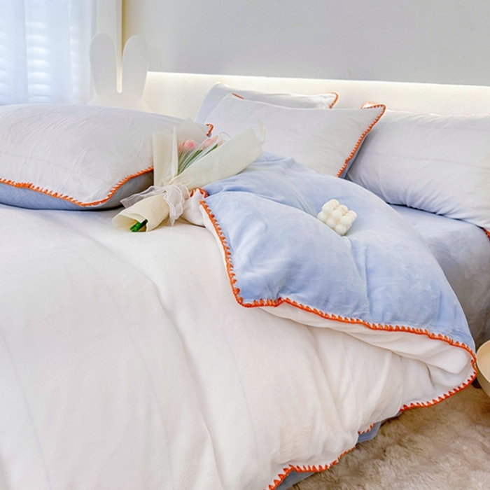 91家纺网 家纺一手货源 找家纺 迷仙巢家纺 2023新款贝壳绒四件套 白加天空蓝